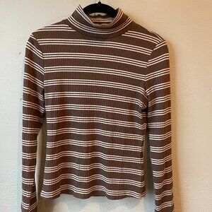 Pre-Owned. Anthropologie Maeve Long Sleeve Turtleneck Top. Size XS.